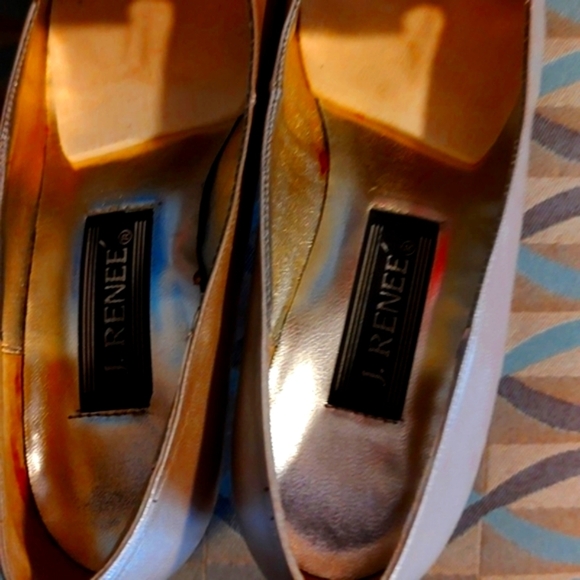 VINTAGE pointy toe, kitten heel pumps by J. Renee. Size 7. CLEAN! - Picture 3 of 11